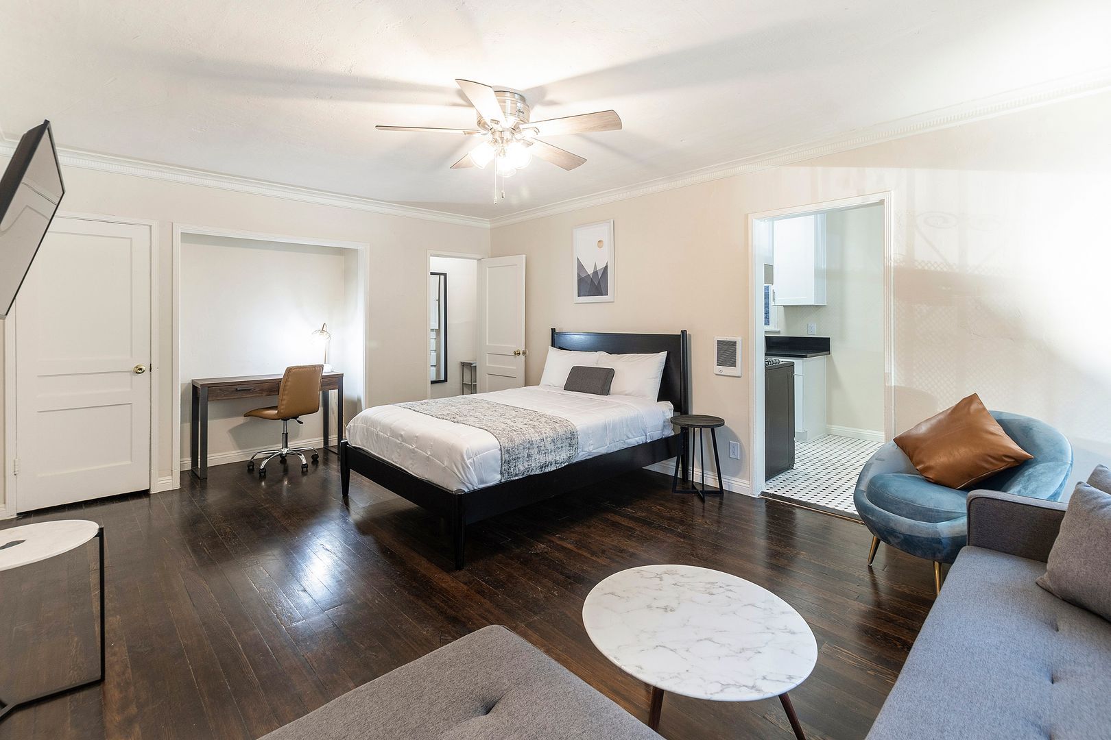 Los Angeles Apartment: 750 S Normandie Avenue