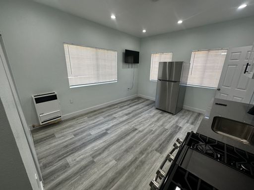 Modern 1-Bedroom, 1-Bath – Newly Remodeled & Move-In Ready! – photo 1