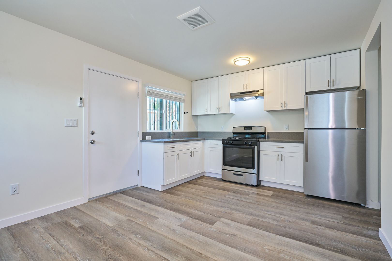 Los Angeles Apartment: 1017 S Burlington Avenue