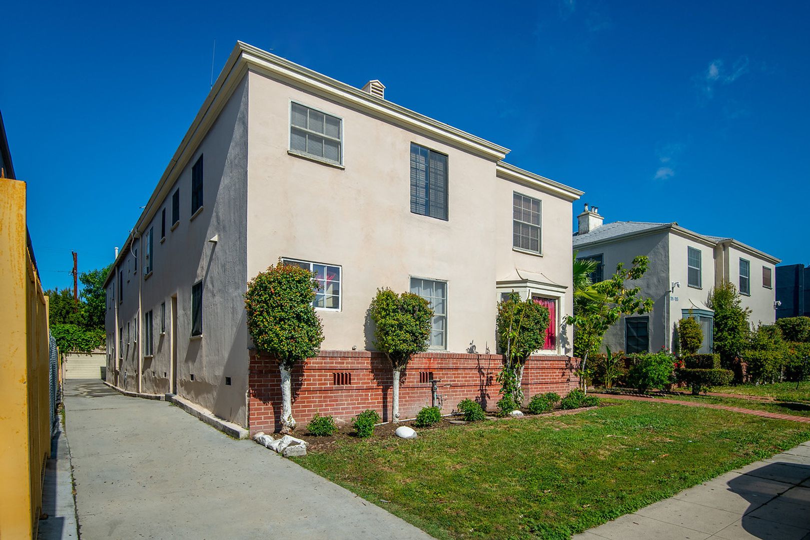 Los Angeles Apartment: 707-709 Crenshaw Blvd