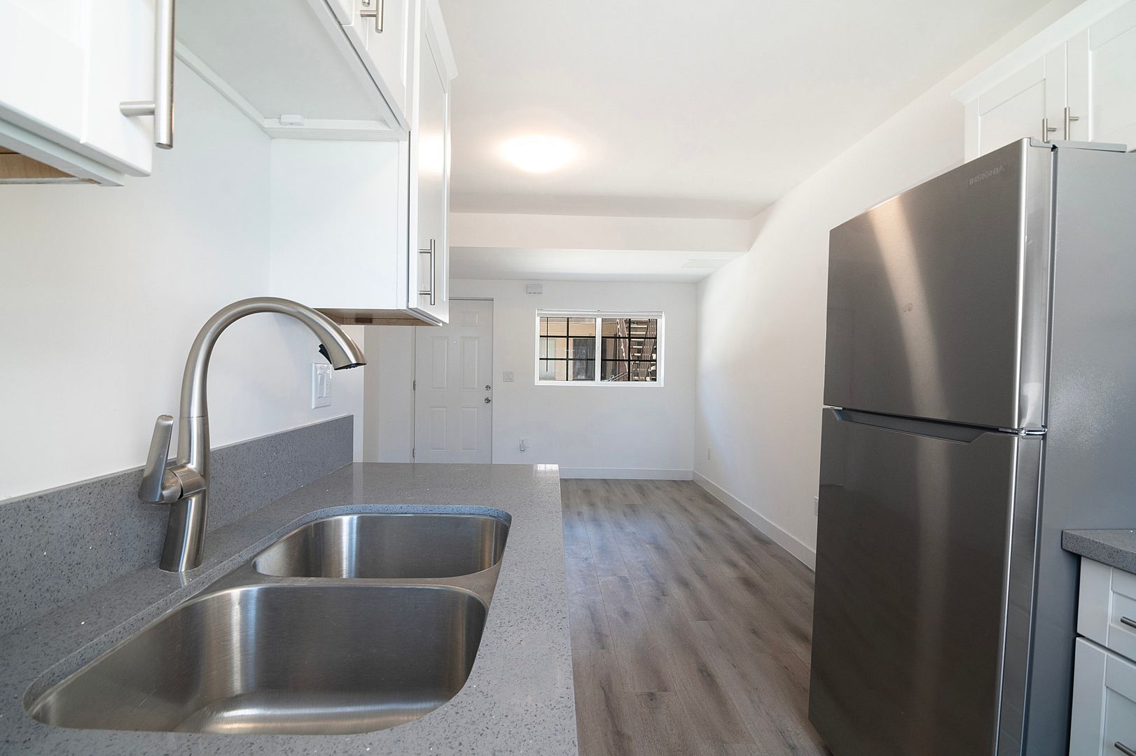 Los Angeles Apartment: 10520 S Figueroa Street