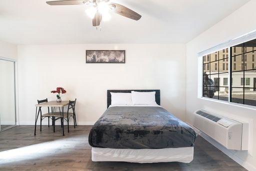 Newly Renovated Fully Furnished Studio Apartment – photo 1