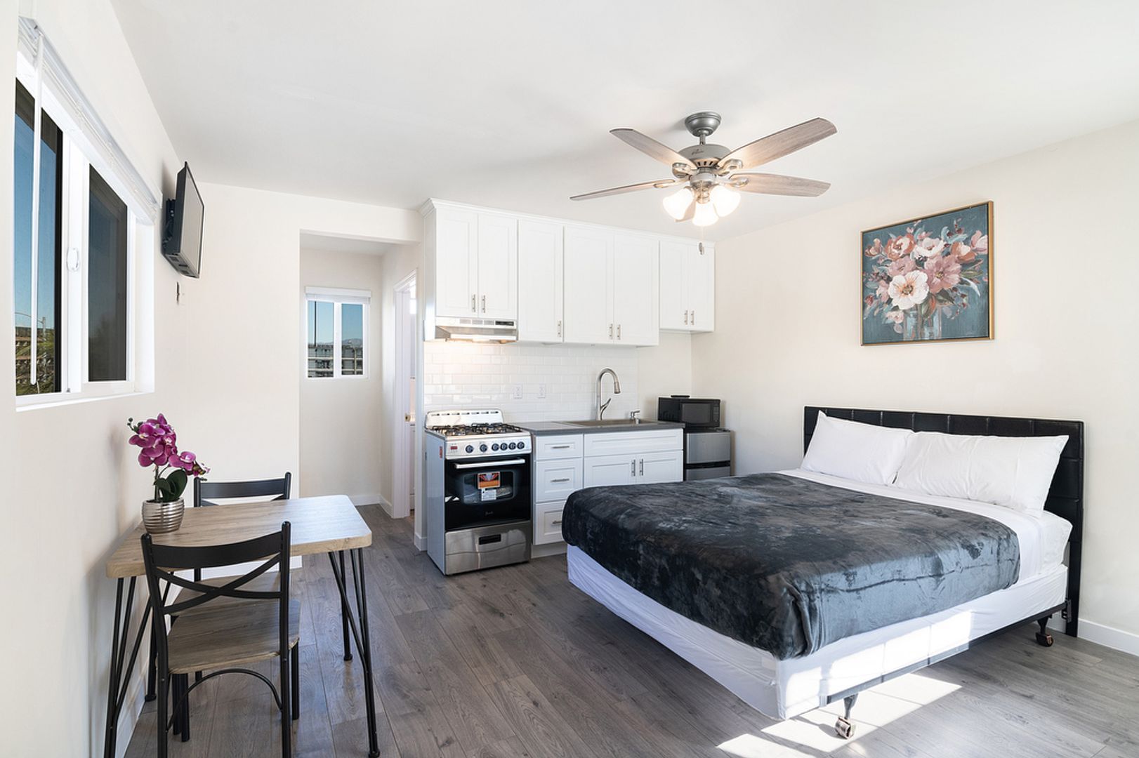 Los Angeles Apartment: 2025 W 3rd Street