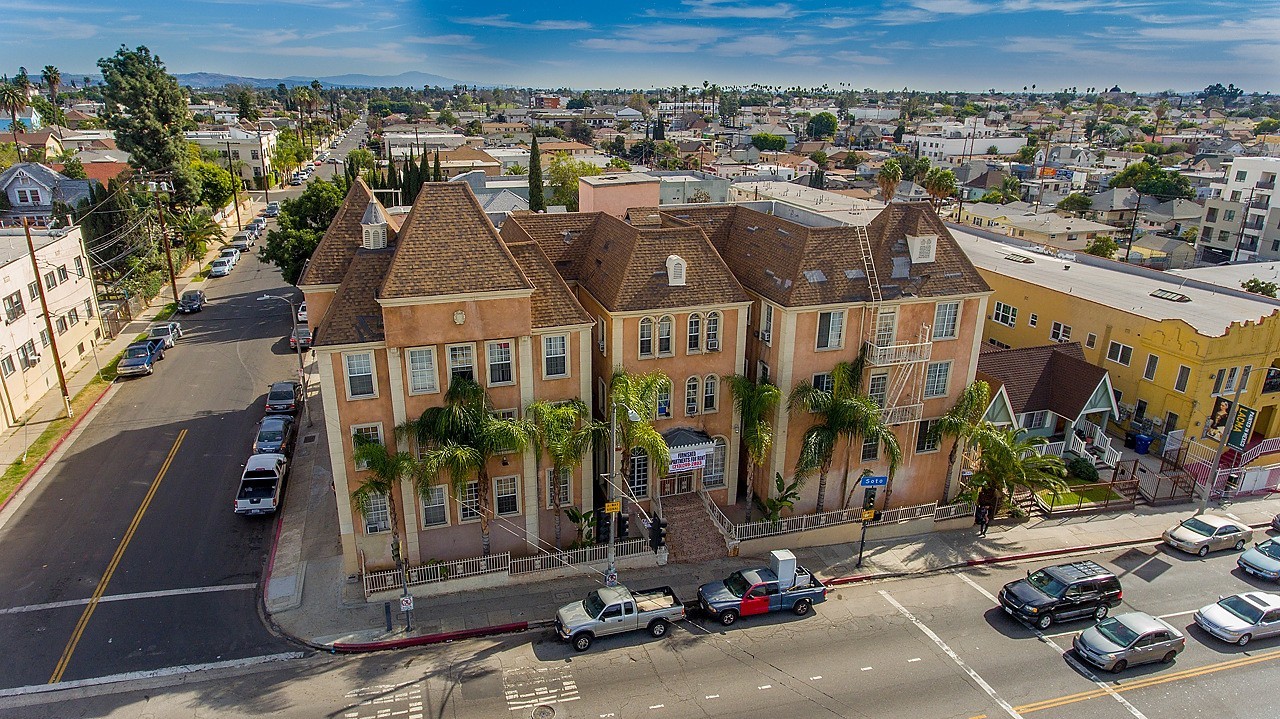 Los Angeles Apartment: 150 N Soto Street