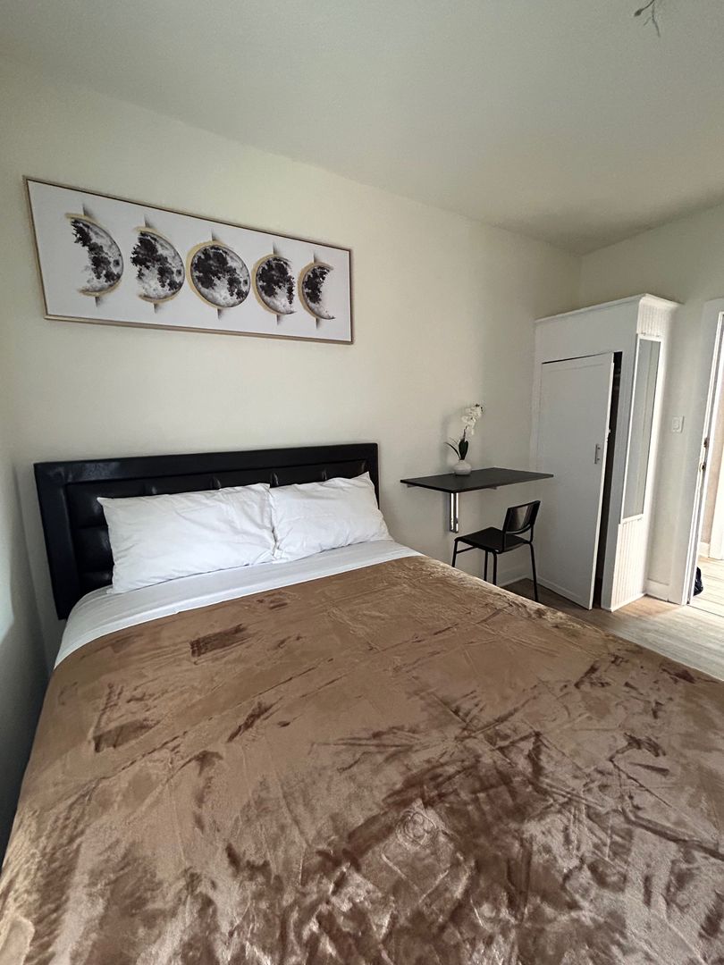 Wilmington Apartment: 819-823 Flint Avenue