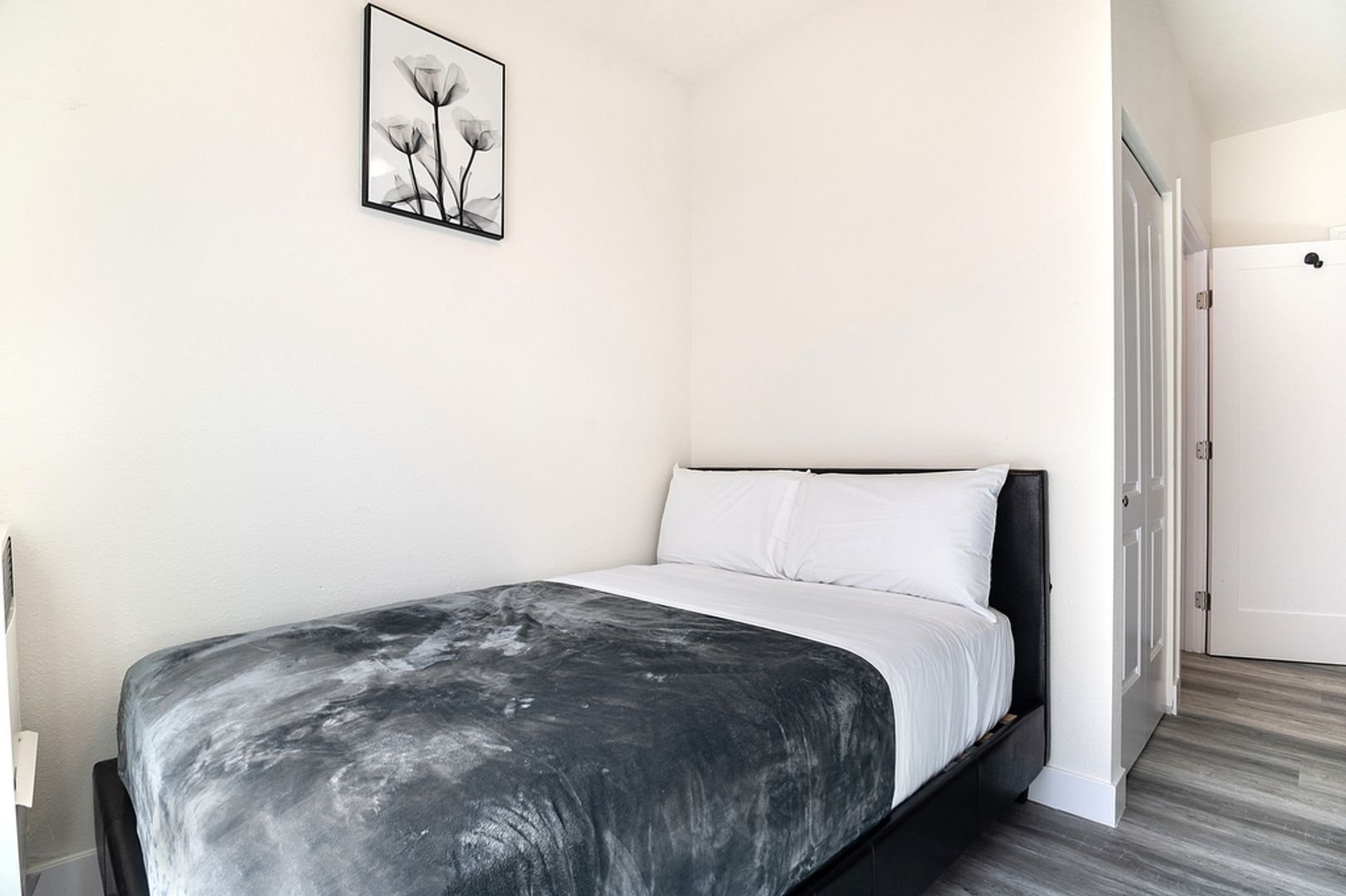 Los Angeles Apartment: 440 E 27th Street