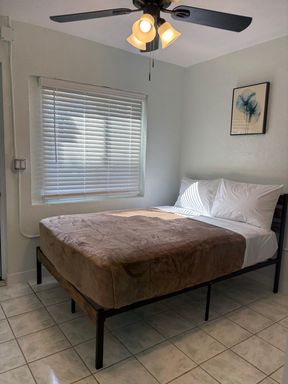 Studio 1 Bath Apartment at 1222 E 78th Street # 01, Los Angeles, CA – photo 1