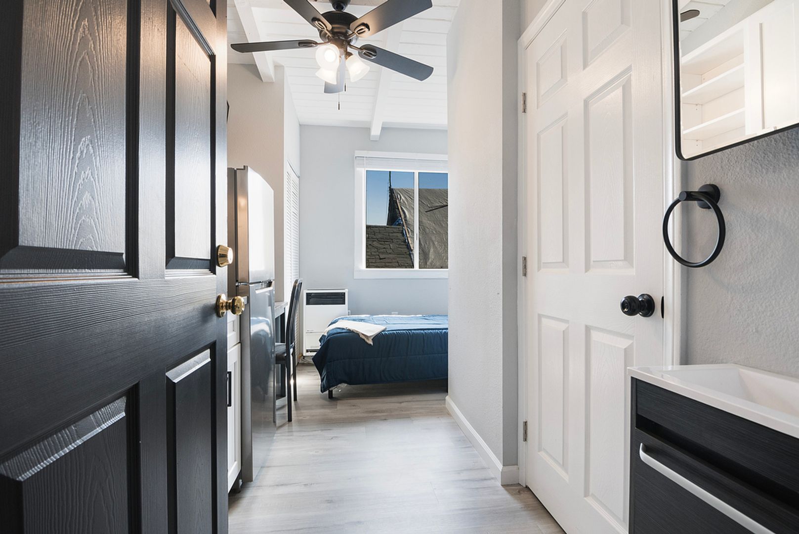 Los Angeles Apartment: 1864 Cordova Street