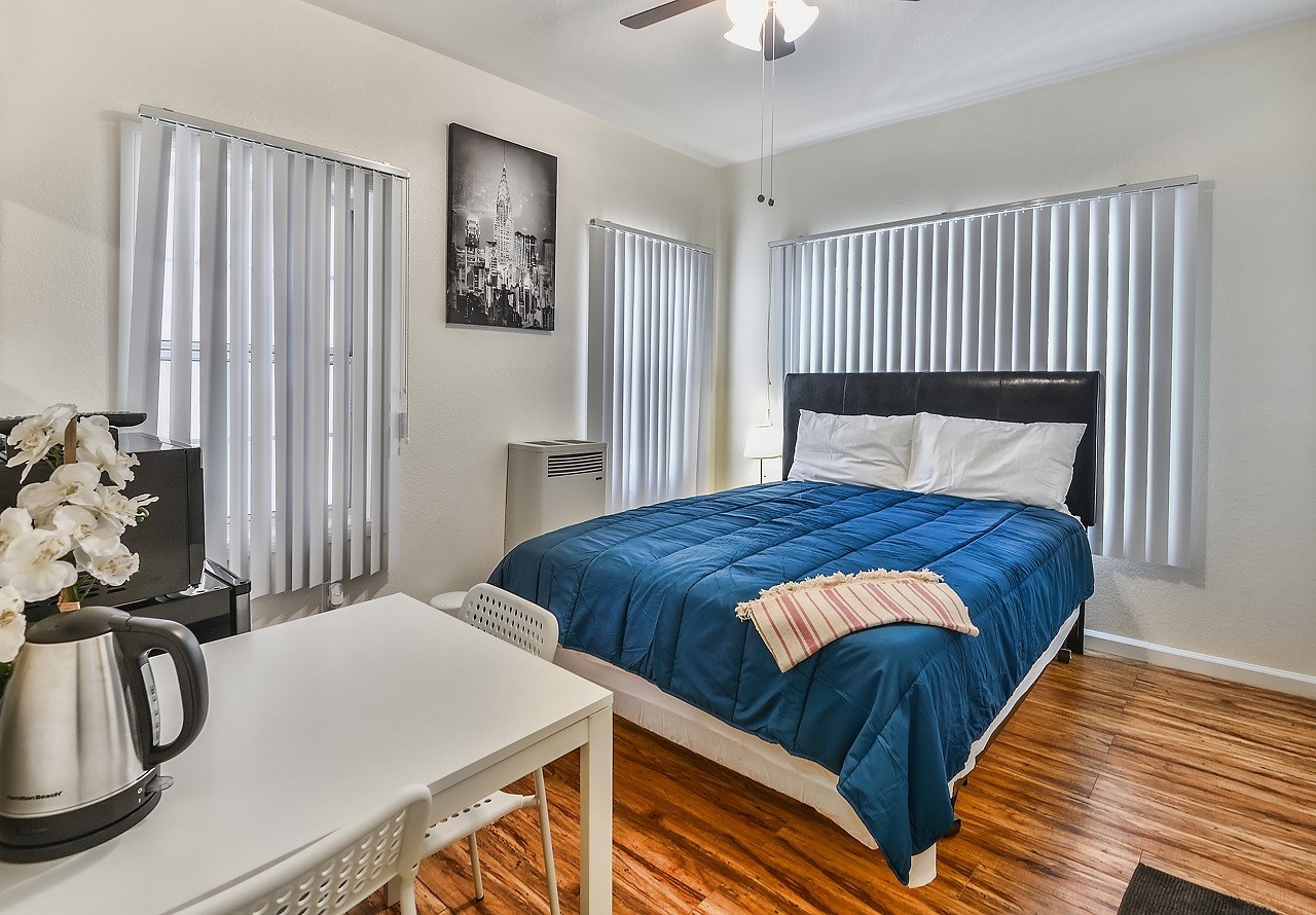 Los Angeles Apartment: 150 N Soto Street
