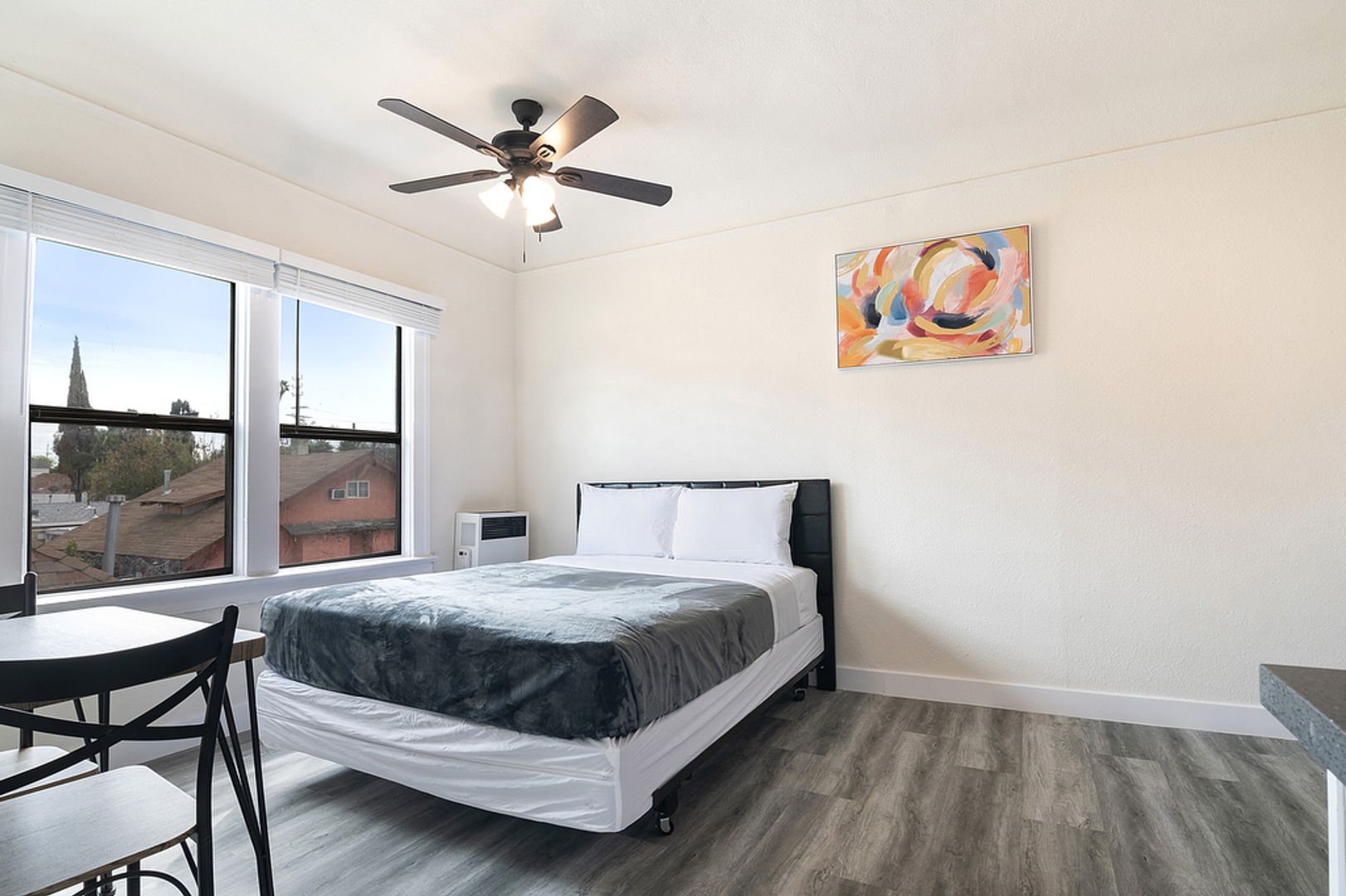 Los Angeles Apartment: 440 E 27th Street