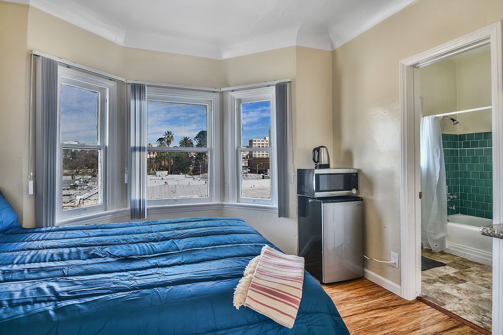 Los Angeles Apartment: 725 S Alvarado Street