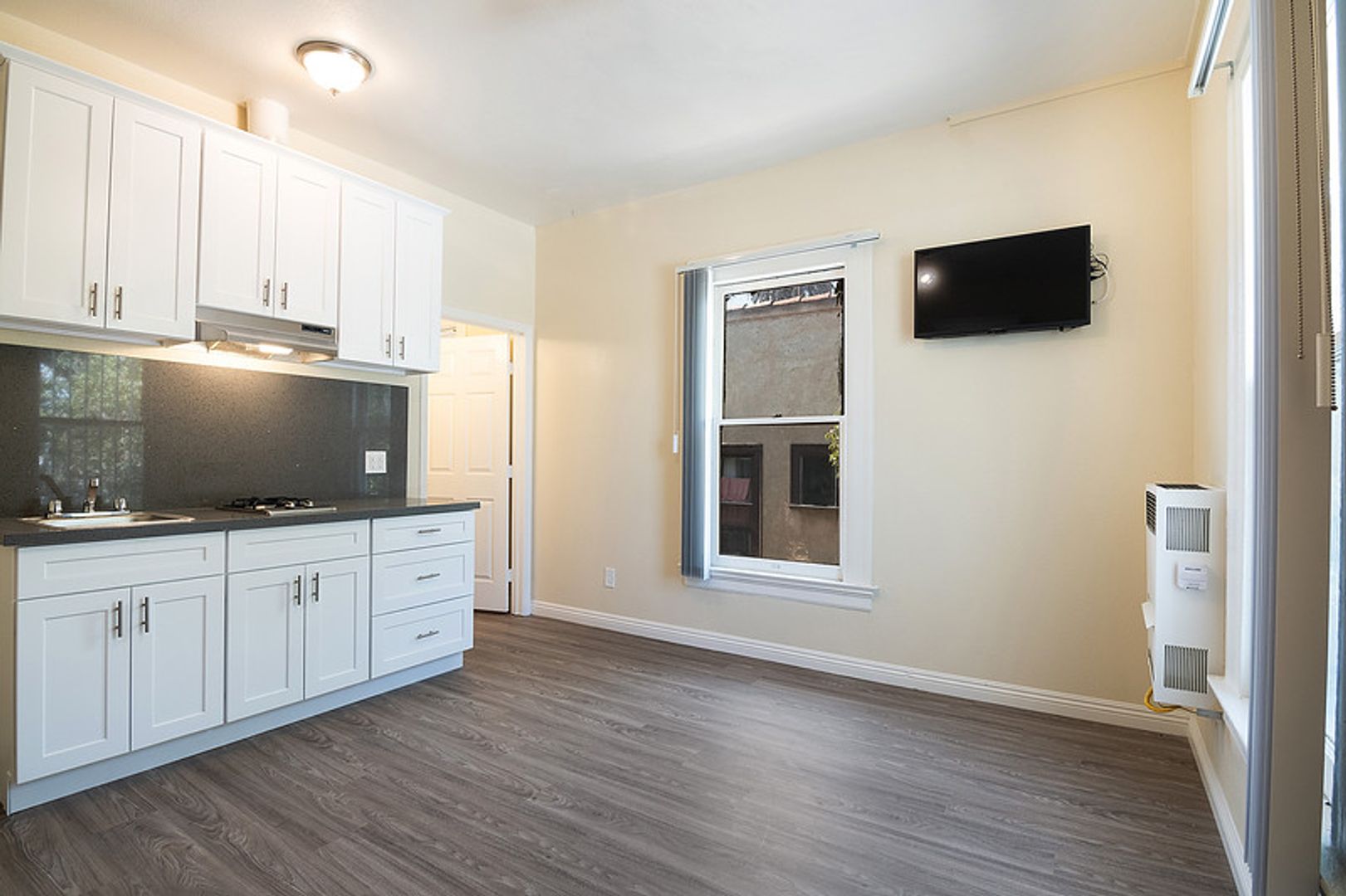Los Angeles Apartment: 1017 S Burlington Avenue