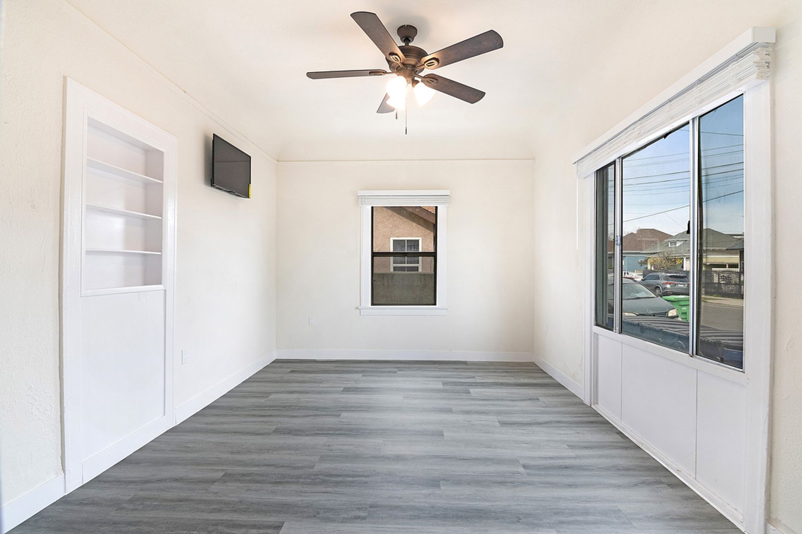 Los Angeles Apartment: 440 E 27th Street
