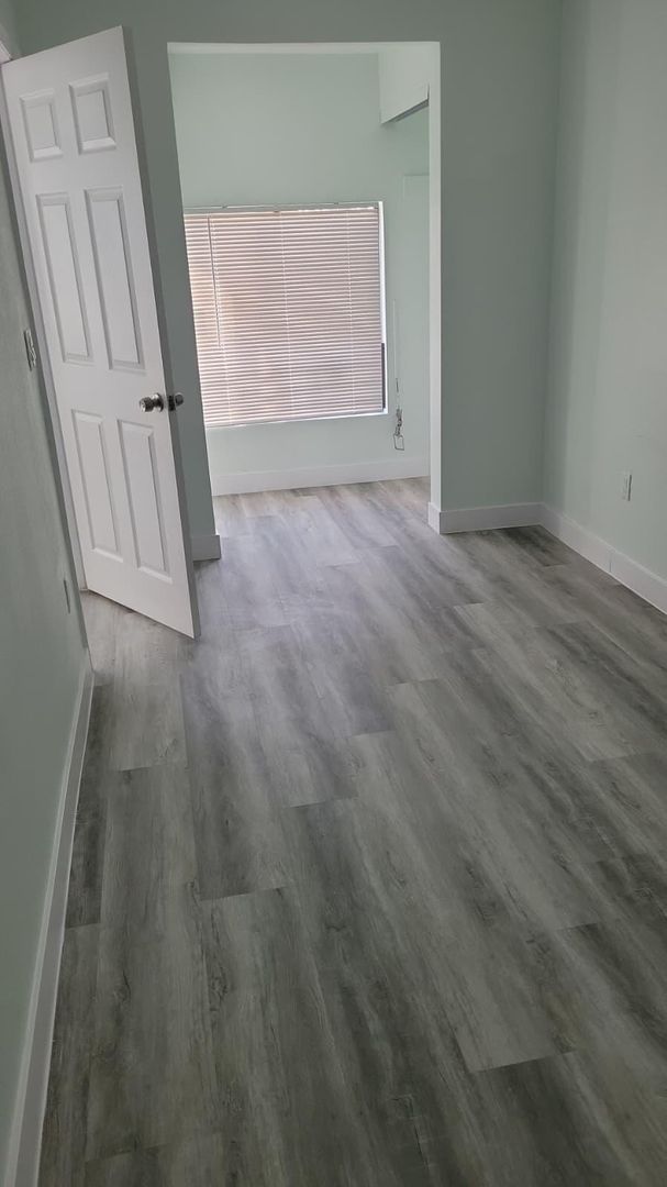 Los Angeles Apartment: 2221 Michigan Avenue