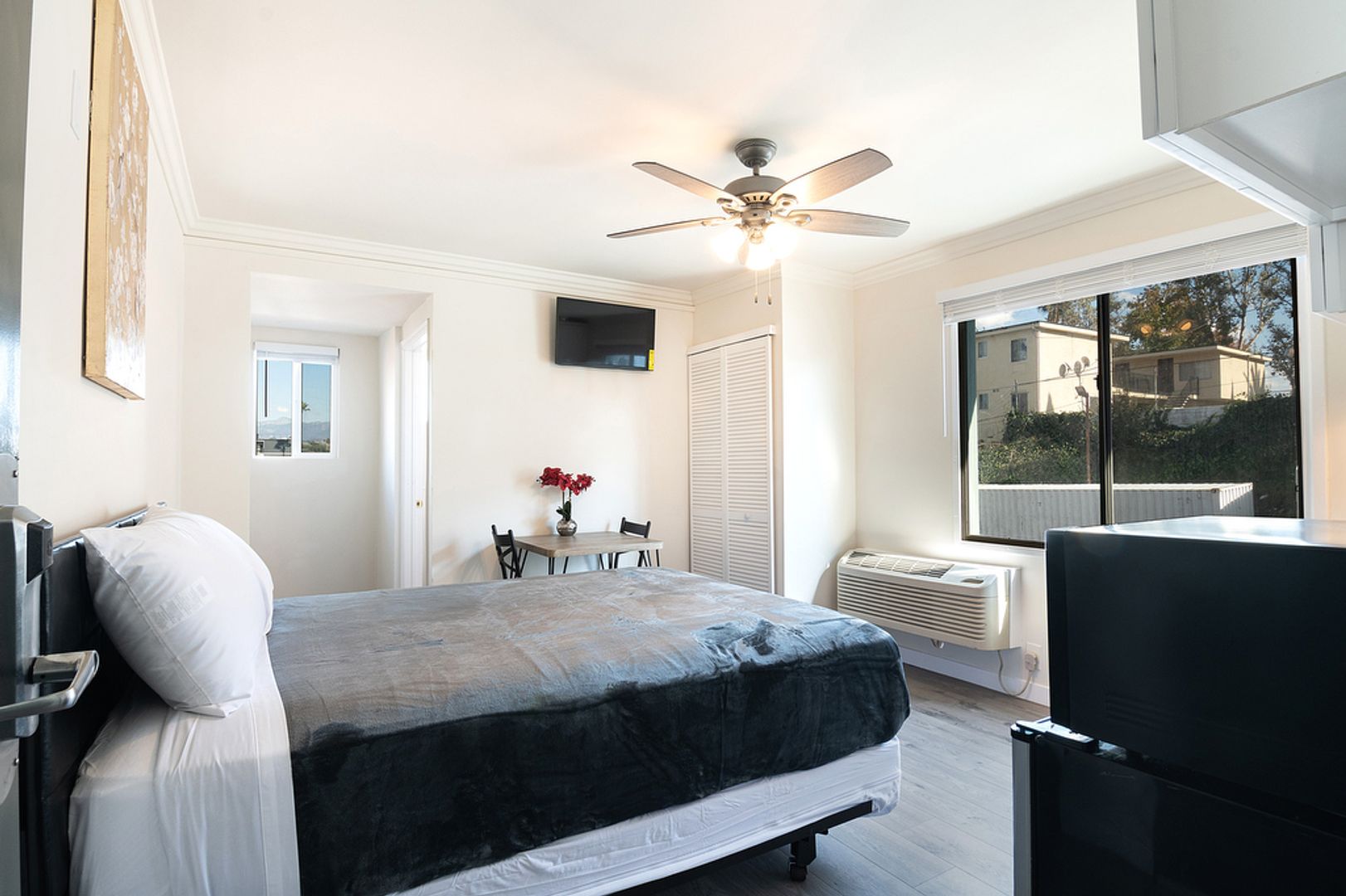 Los Angeles Apartment: 2025 W 3rd Street
