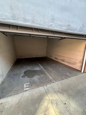 2 car garage for secure parking or storage in Heart of K-Town – photo 1
