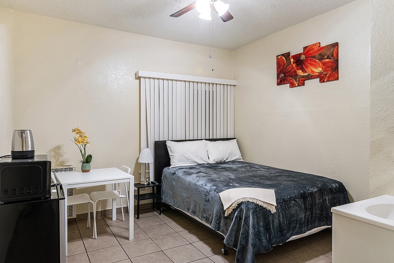 Los Angeles Apartment: 5117-5123 S Avalon Boulevard