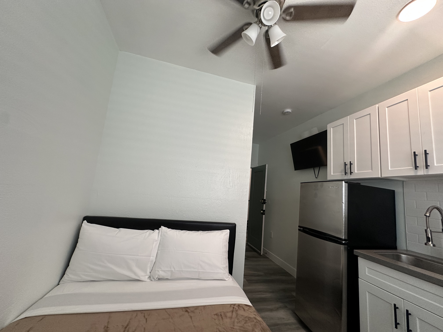 Los Angeles Apartment: 440 E 27th Street