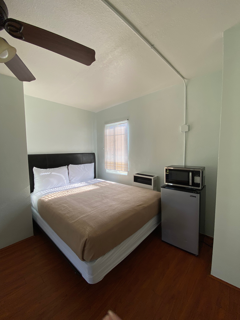 Los Angeles Apartment: 960 E Jefferson Blvd