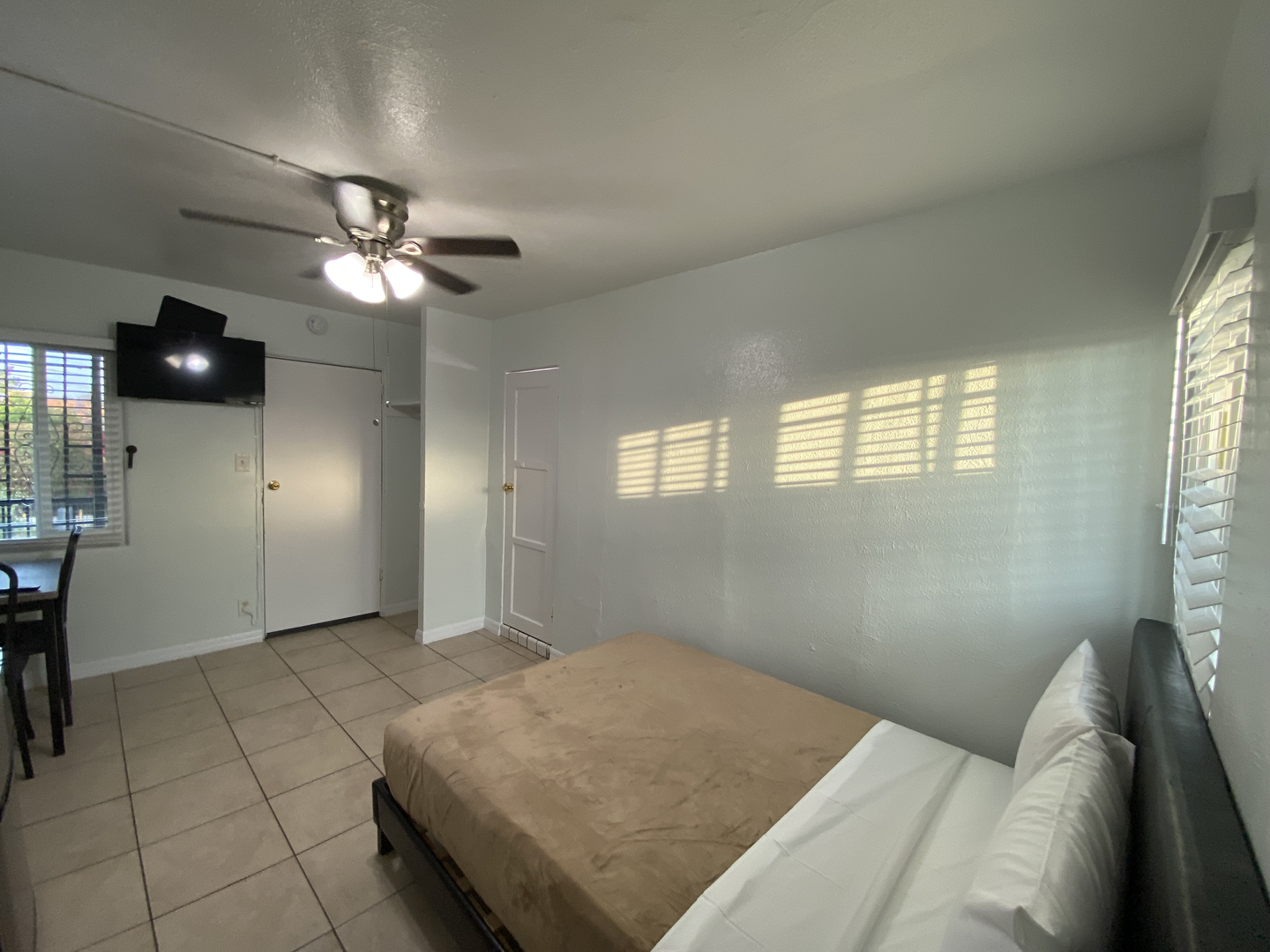 Los Angeles Apartment: 960 E Jefferson Blvd