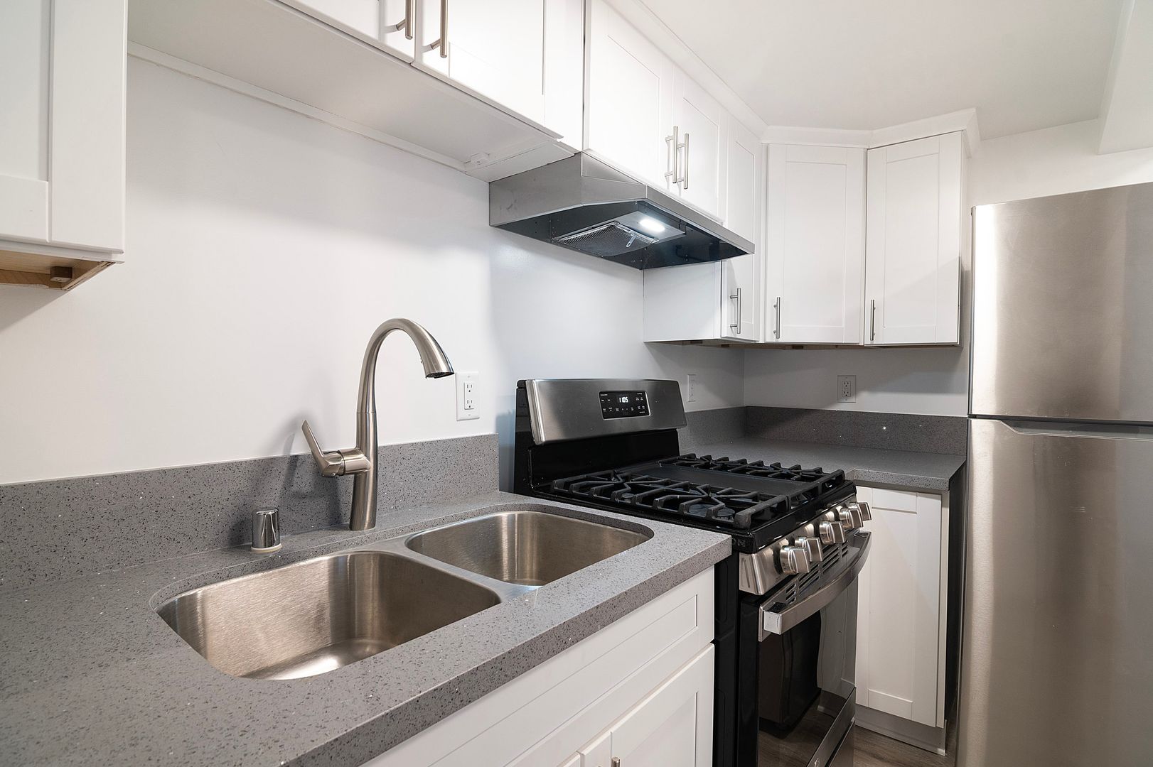 Los Angeles Apartment: 10520 S Figueroa Street