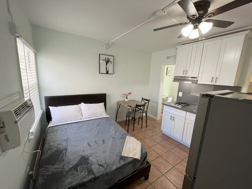 Furnished Studio in Arlington Heights – photo 1