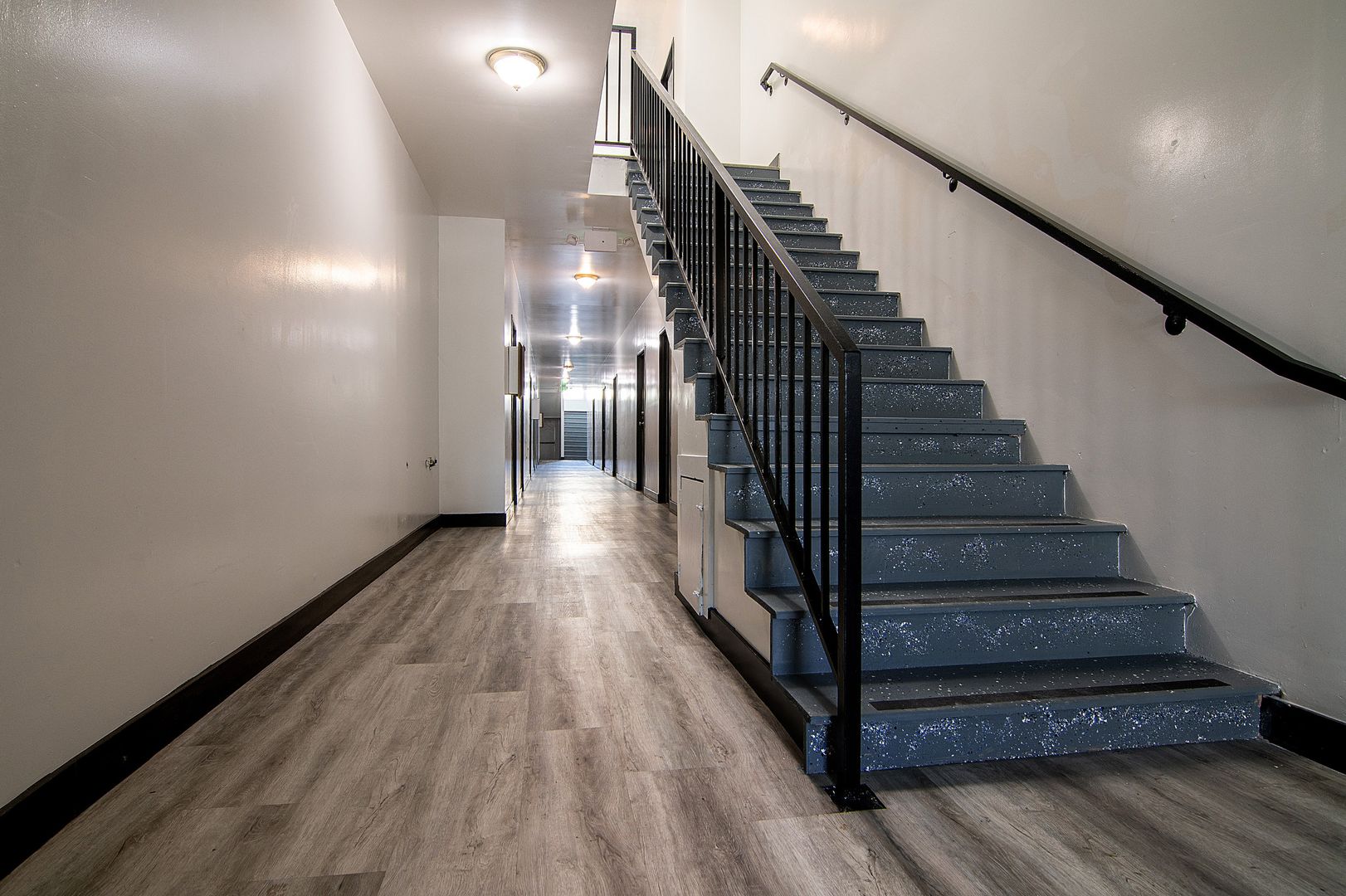 Los Angeles Apartment: 2221 Michigan Avenue