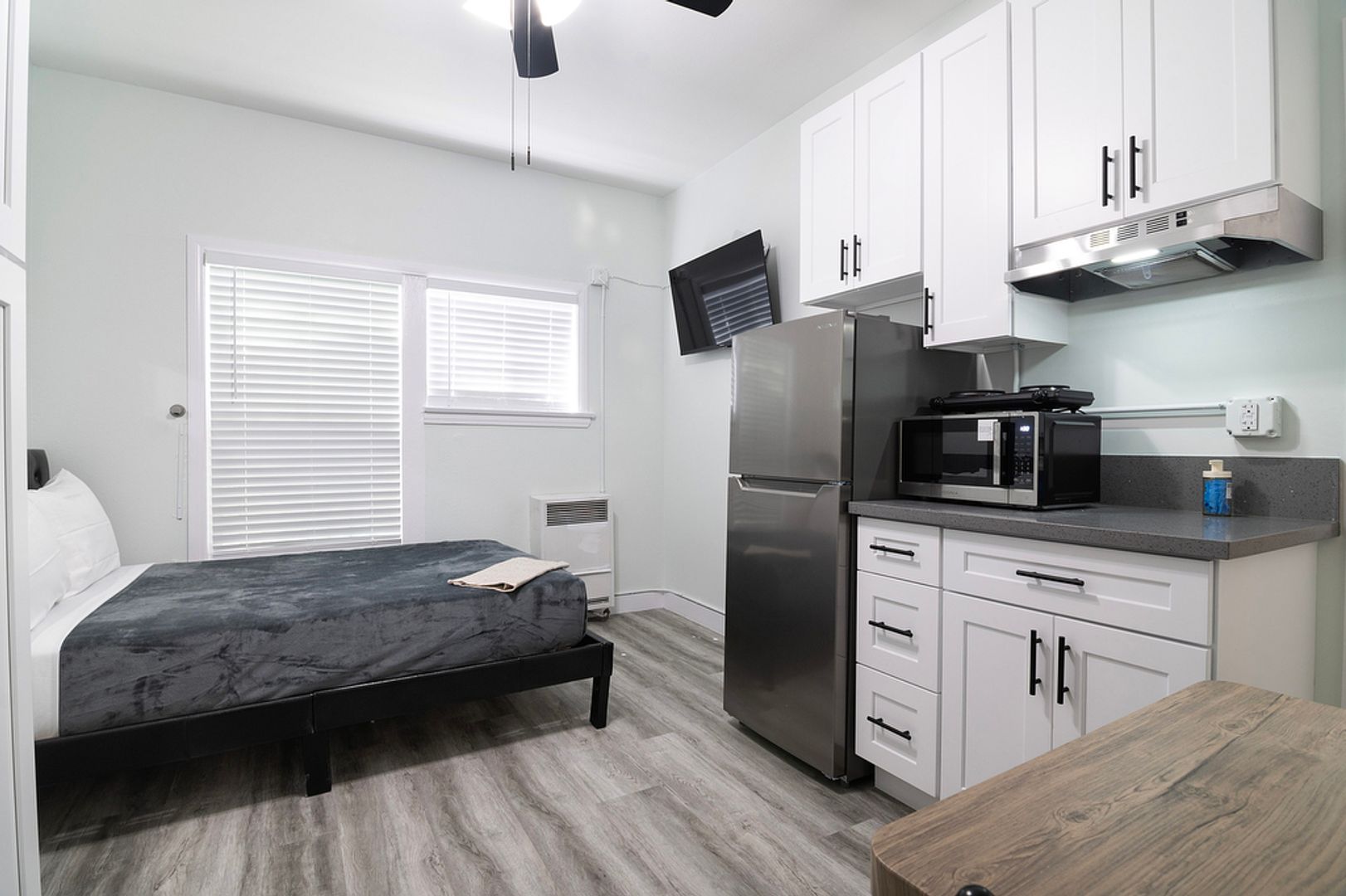 Los Angeles Apartment: 323 N Soto Street