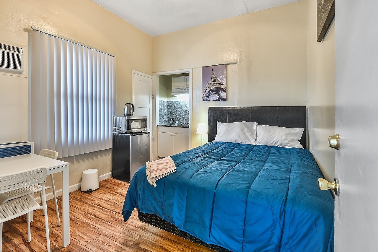 Los Angeles Apartment: 725 S Alvarado Street