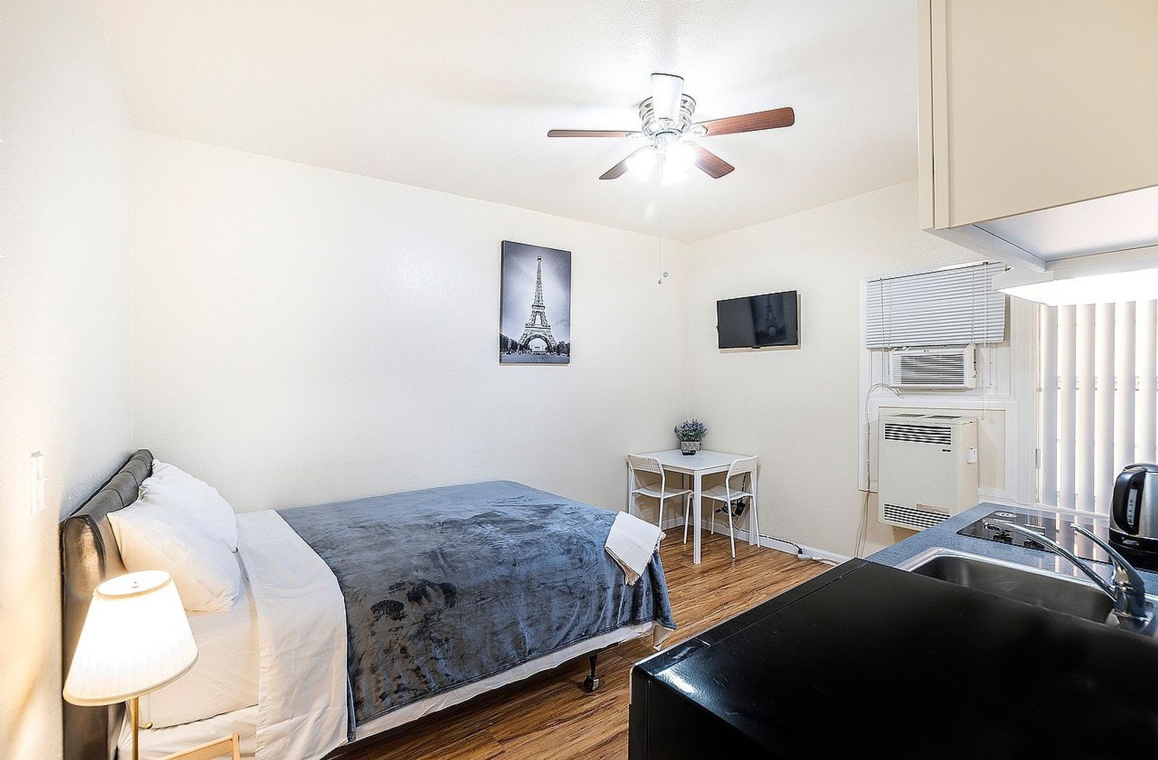 Los Angeles Apartment: 150 N Soto Street