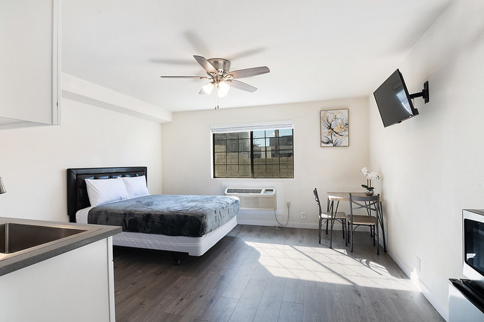 Los Angeles Apartment: 2025 W 3rd Street