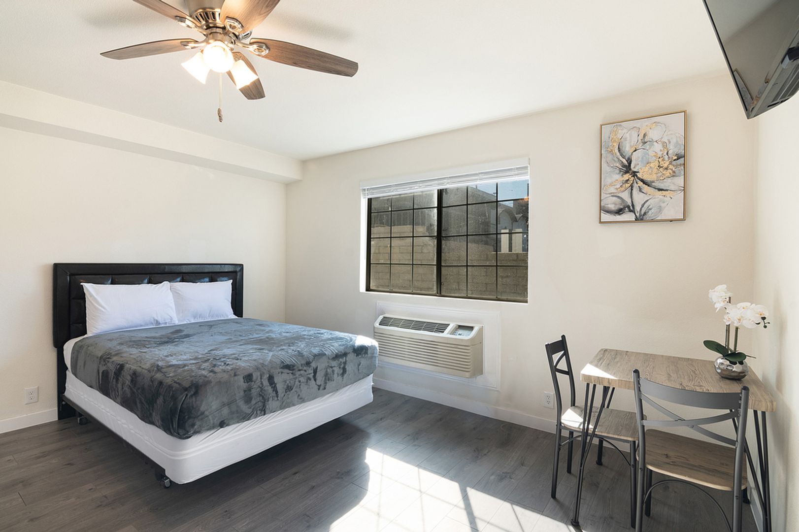 Los Angeles Apartment: 2025 W 3rd Street