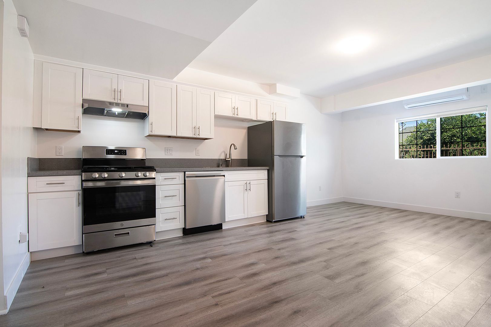 Los Angeles Apartment: 10520 S Figueroa Street