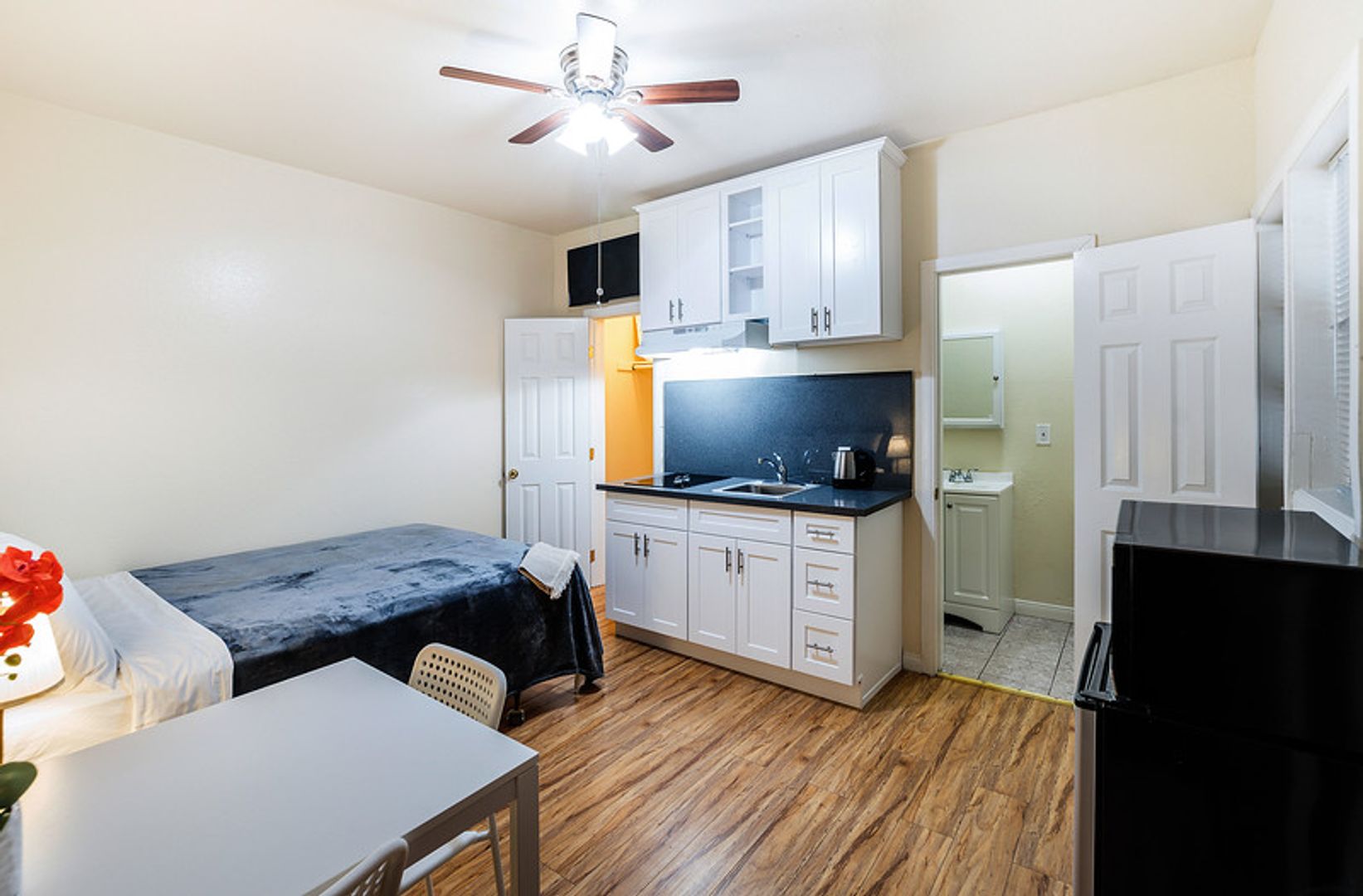 Los Angeles Apartment: 150 N Soto Street