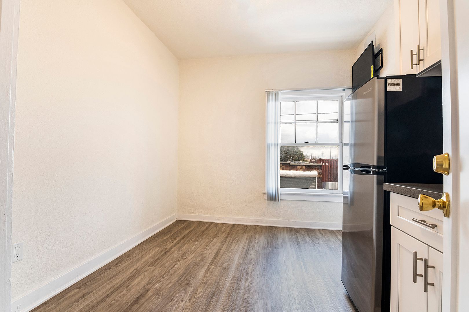 Wilmington Apartment: 819-823 Flint Avenue