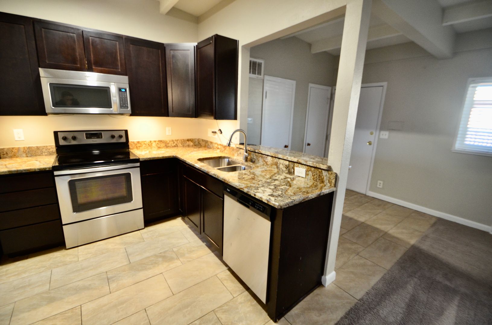 Edgewater Apartment: 2240-2246 N Ames St