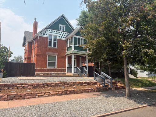 2 bed 1.5 Bath in West Wash Park Old Victorian! $700 Move in Special by September – photo 1