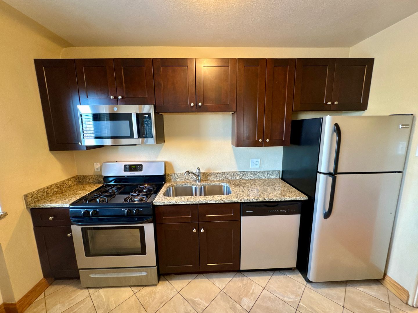 Denver Apartment: 1410 Poplar St