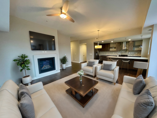 Spacious Luxury Penthouse Living in City Park! 3Bd/2.5Ba – photo 1