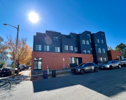 Gorgeous Townhome in LoHi, 2 bed/2.5 bath with Rooftop Patio! – photo 1