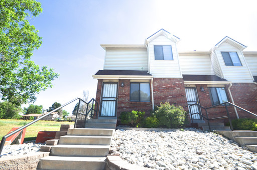 Spacious Townhome with finished basement! – photo 1