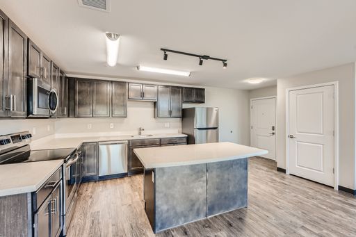 2-bedroom / 2-bath modern living apartment - **Offering 4 weeks free** – photo 1
