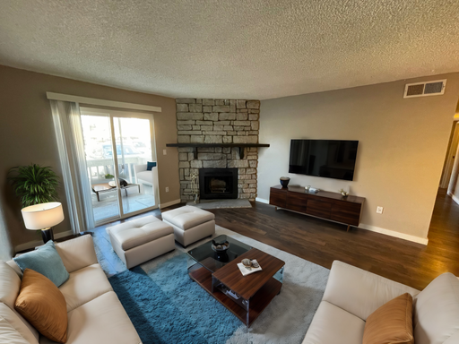 Cozy 2-bed/2-bath condo unit in the heart of DTC! – photo 1