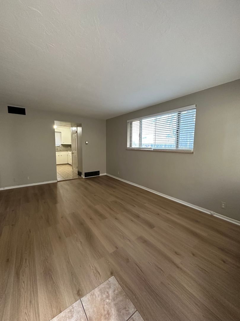 Littleton Apartment: 62 W Ida Ave