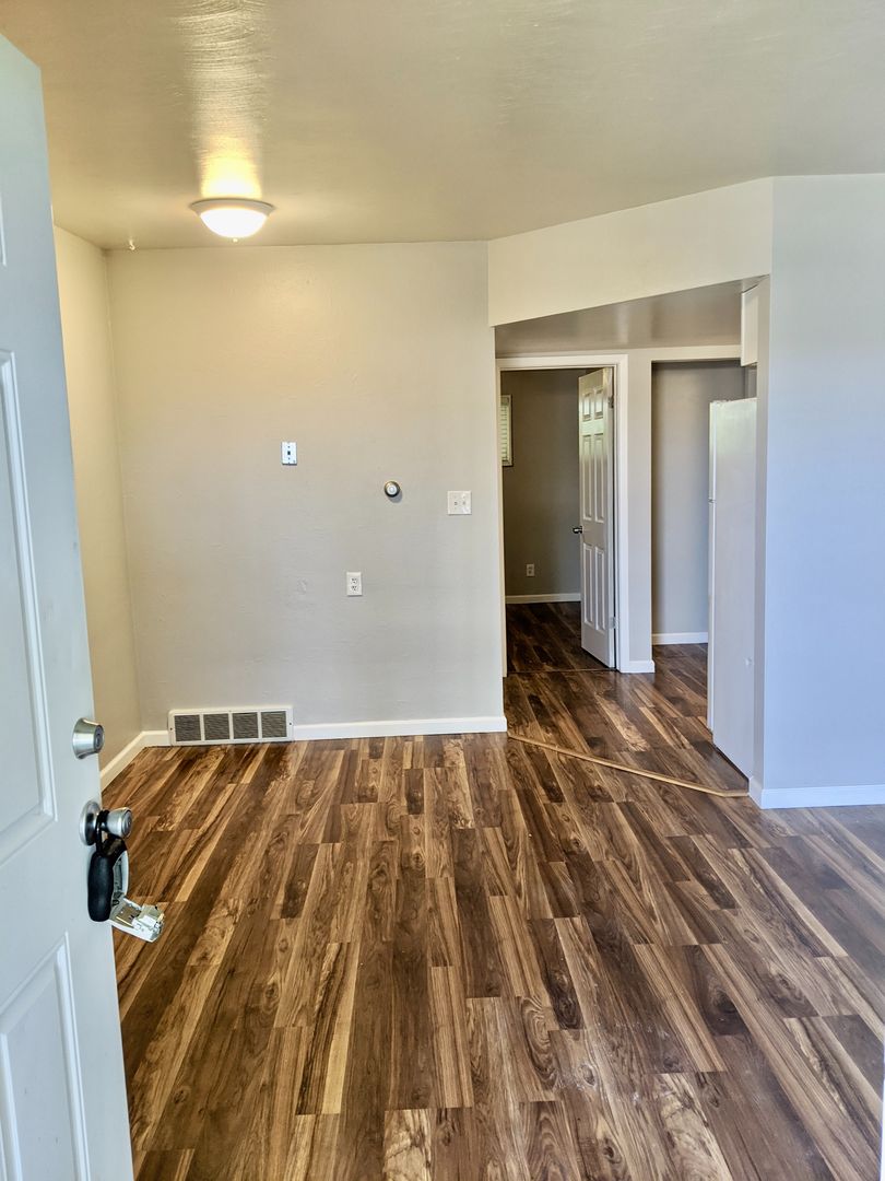 Littleton Apartment: 5795 S Bannock St