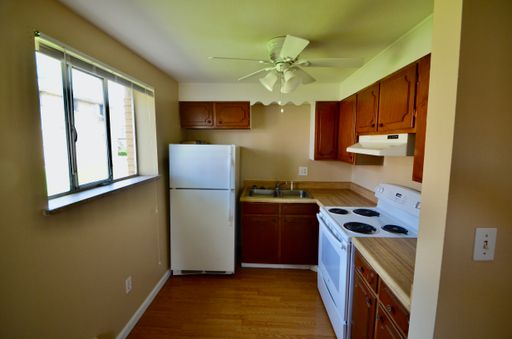 Large 1 Bedroom Unit in Lakewood! – photo 1