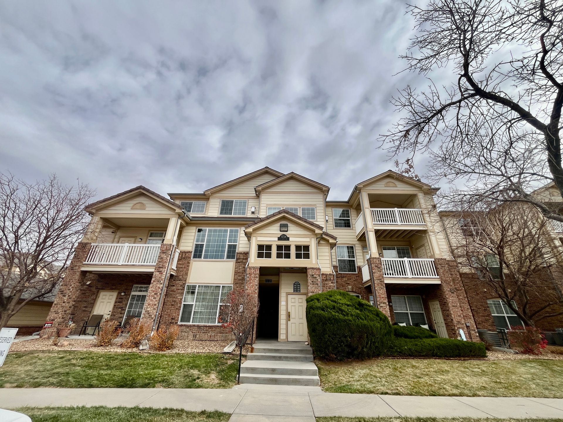 Aurora Condo: 5726 N Genoa Way - #303