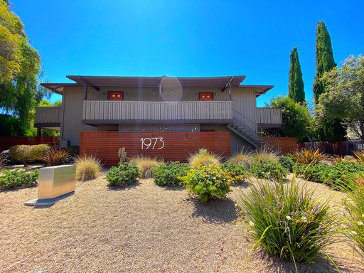 Ground Level 2bed/2bath Unit with Private Yard! Water, Garbage, Sewer and Parking Included! – photo 1