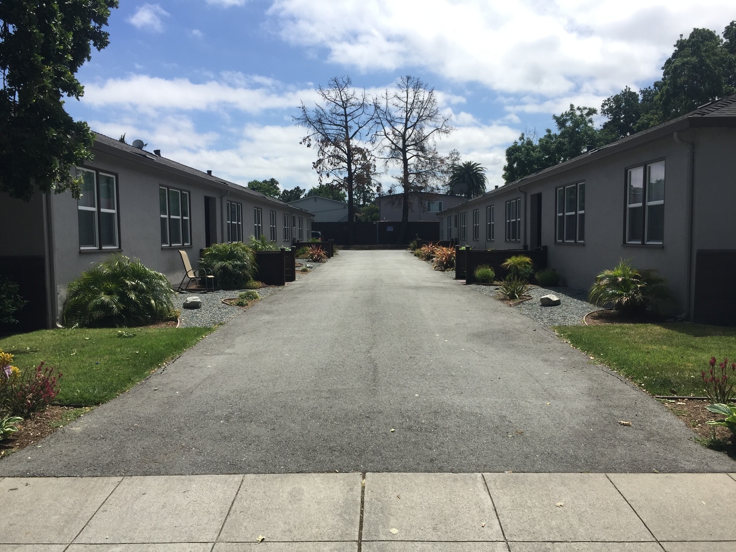 Redwood City Apartment: 141-151 Oak Avenue