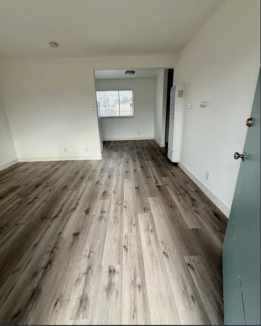 Burlingame Apartment: 1404 Floribunda Avenue